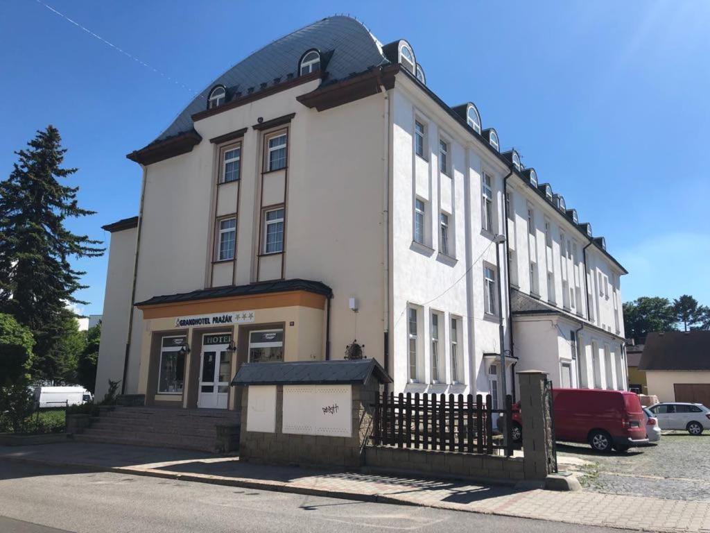 Grandhotel Nový Bor Eksteriør bilde